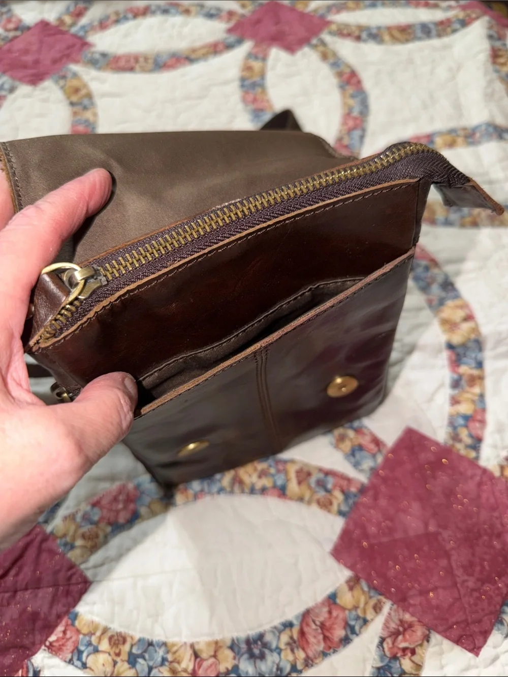 Men’s Leather Messenger Bag adjustable strap